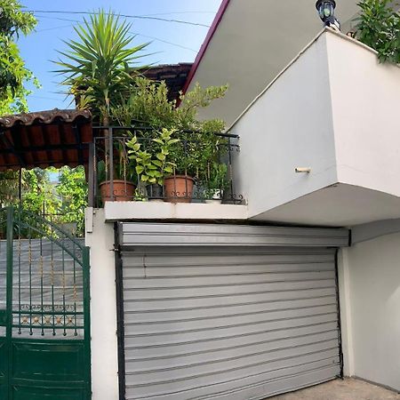 Christina'S House With 2 Bedrooms And Free Parking Gjirokastër Esterno foto