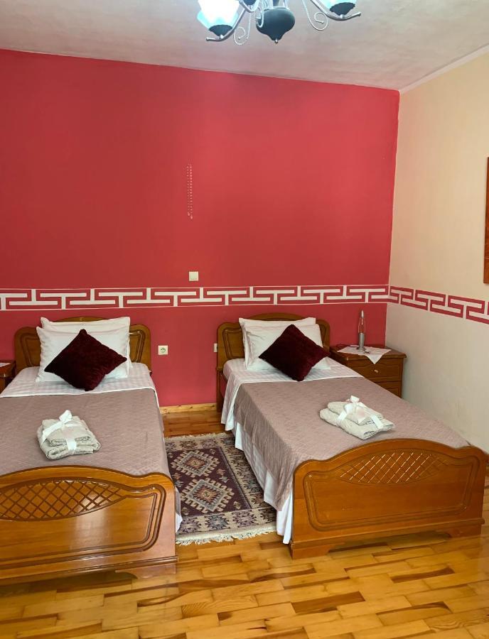 Christina'S House With 2 Bedrooms And Free Parking Gjirokastër Esterno foto
